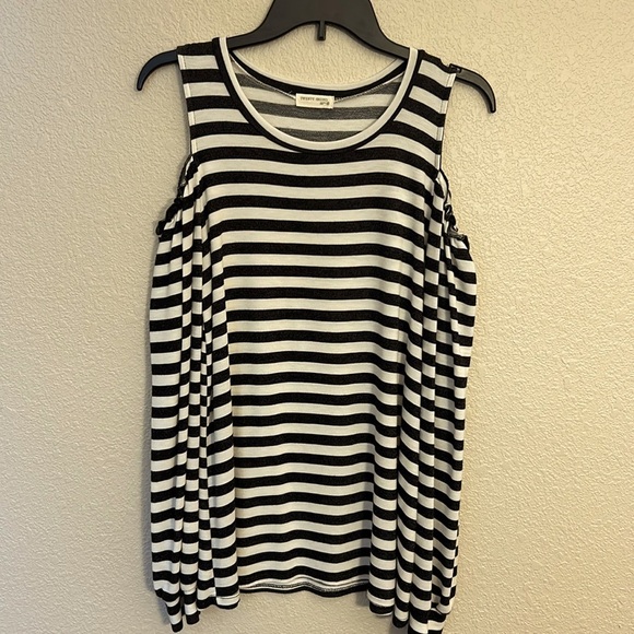 Women’s long sleeve striped shirt with cut out shoulders size medium. - Picture 1 of 6